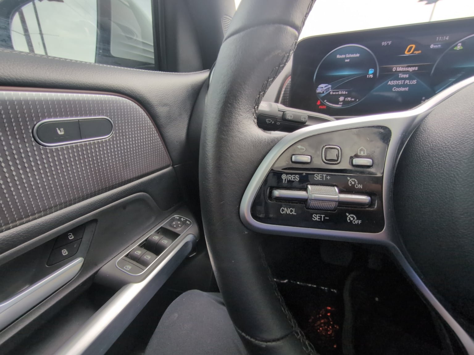 Used 2022 Mercedes-Benz GLB 250 4MATIC image 24