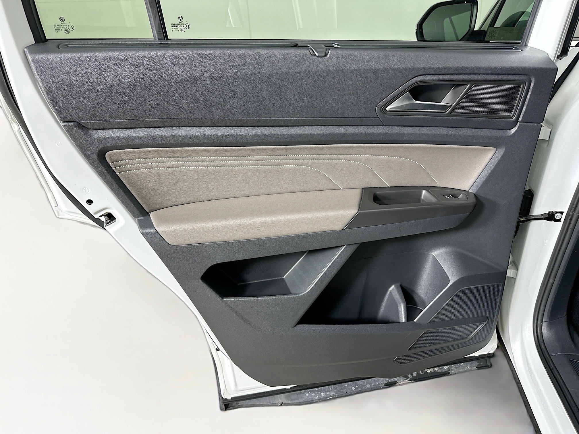 Used 2023 Volkswagen Atlas SE image 25