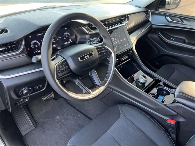 Used 2023 Jeep Grand Cherokee Laredo image 26