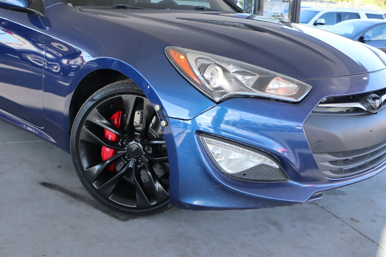 Used 2015 Hyundai Genesis 3.8 image 4