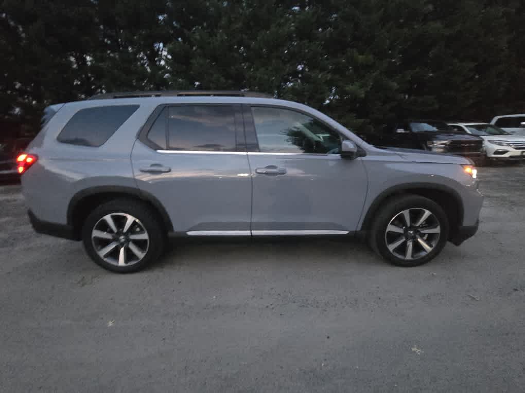 Used 2024 Honda Pilot Touring image 7