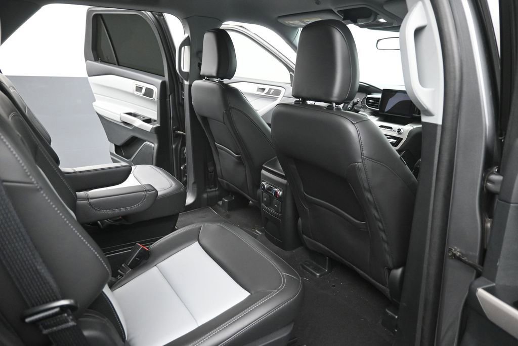 Certified 2024 Ford Explorer XLT w/ Equipment Group 202A RWD image 10