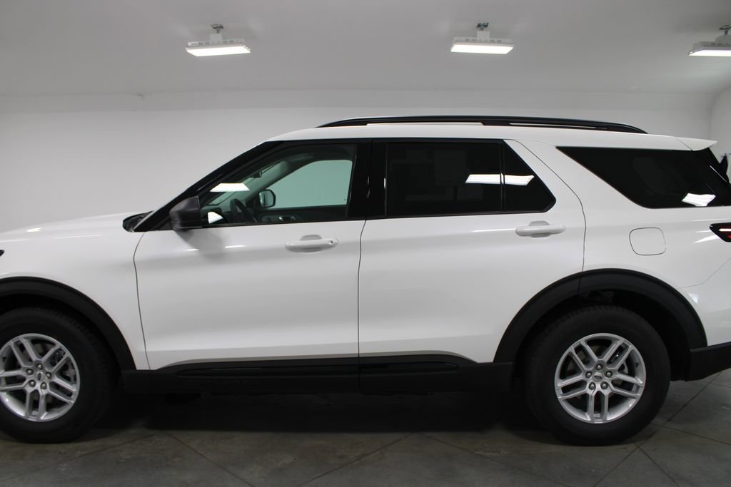 New 2026 Ford Explorer Active RWD image 5