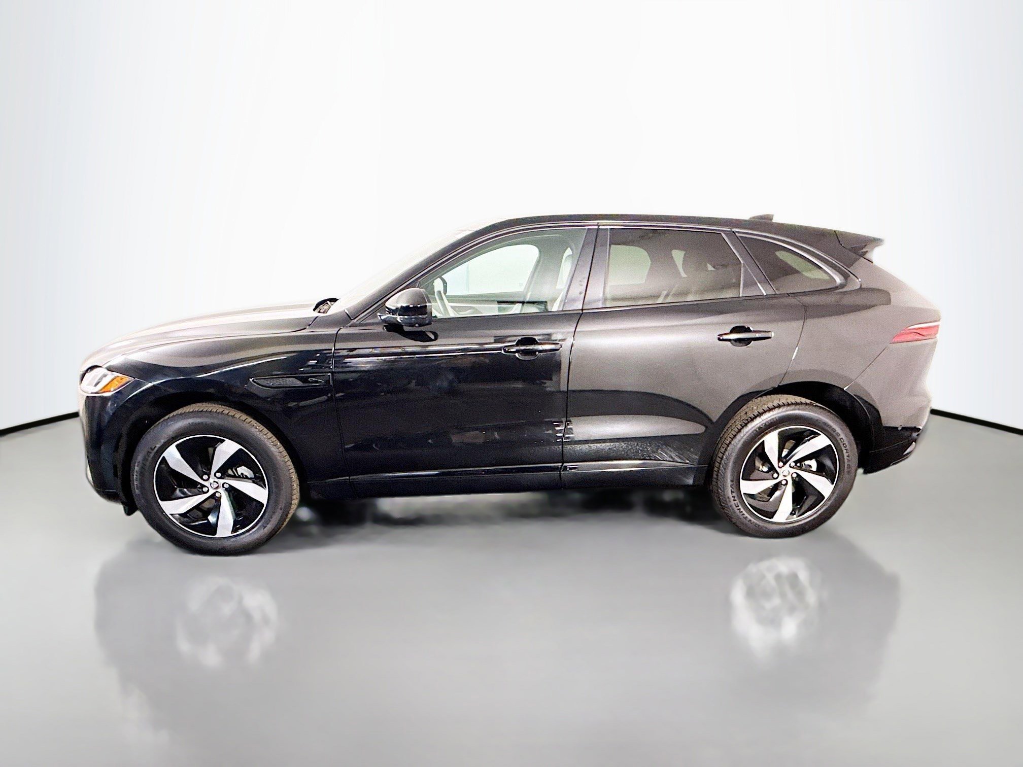 Used 2024 Jaguar F-PACE R-Dynamic S image 6