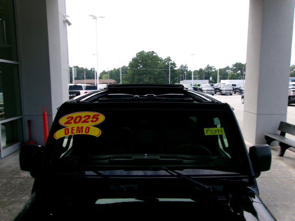 Used 2025 Jeep Wrangler Unlimited Sahara AWD/4WD image 6