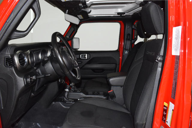 Used 2022 Jeep Wrangler Unlimited Sahara w/ Dual Top Group AWD/4WD image 25