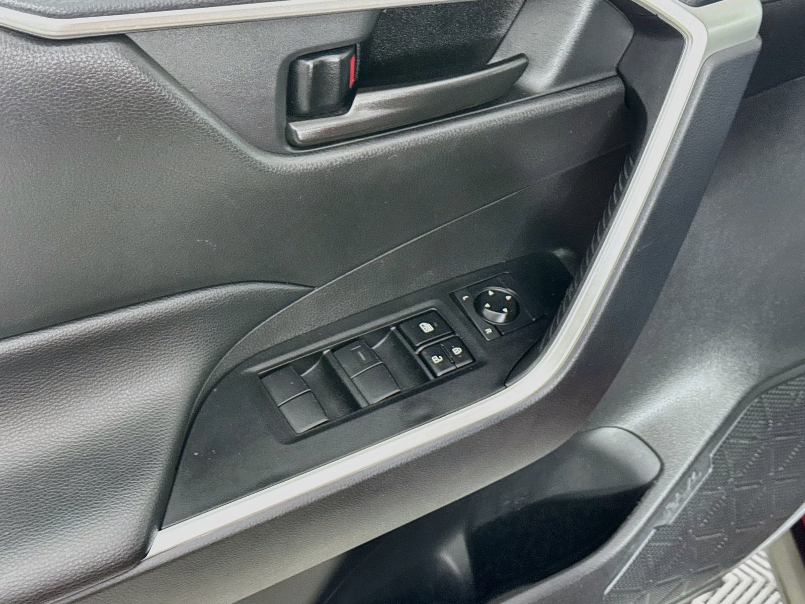 Certified 2025 Toyota RAV4 LE AWD/4WD image 17