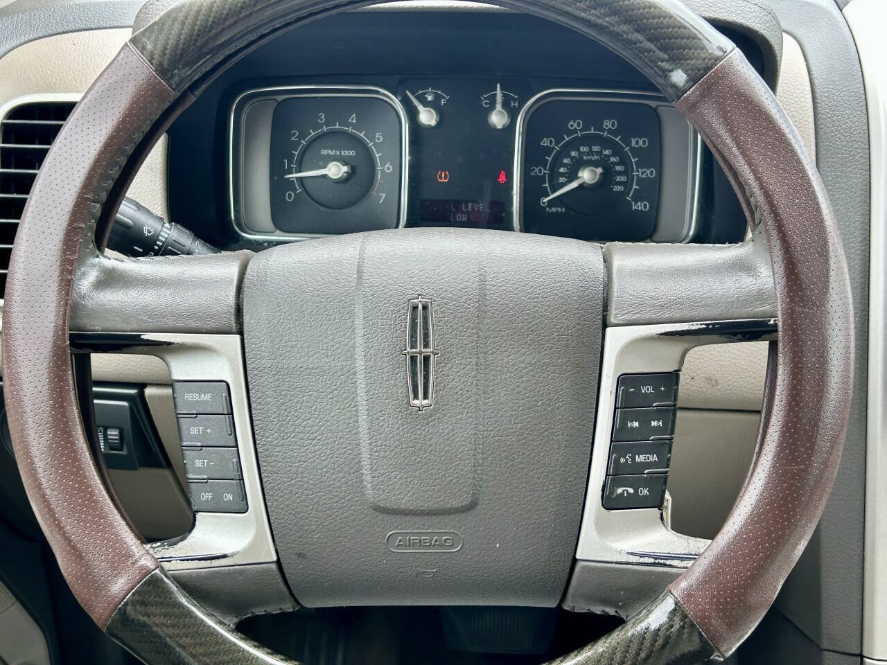 Used 2008 Lincoln MKX AWD image 18