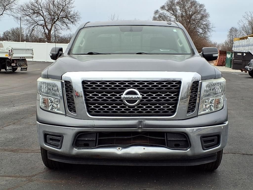 Used 2017 Nissan Titan SV image 12