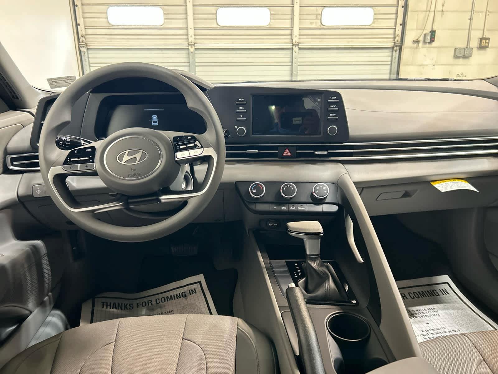 New 2026 Hyundai Elantra SE FWD image 4