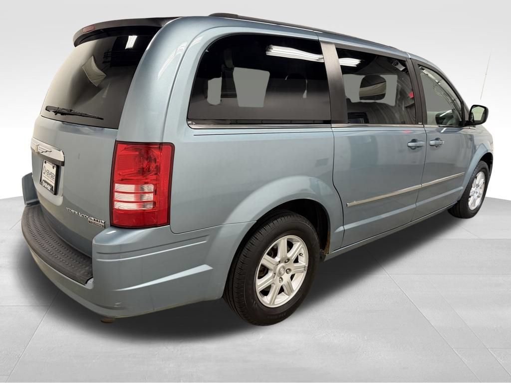 Used 2010 Chrysler Town & Country Touring FWD image 8