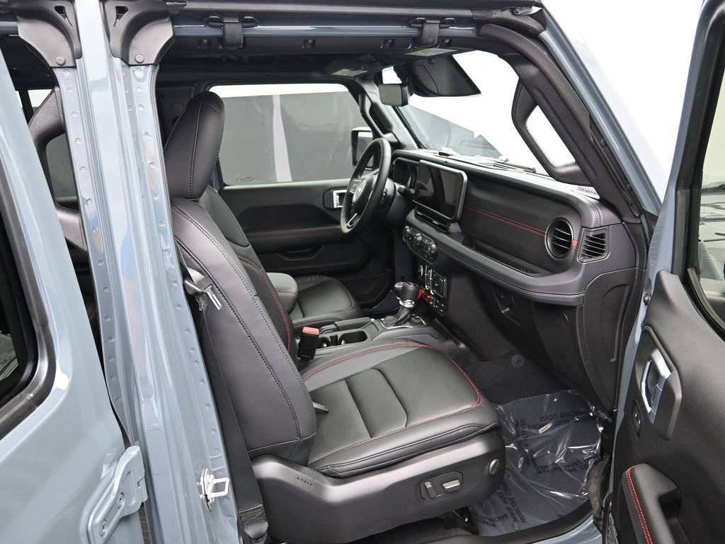 New 2026 Jeep Wrangler Unlimited Rubicon w/ Technology Group AWD/4WD image 25