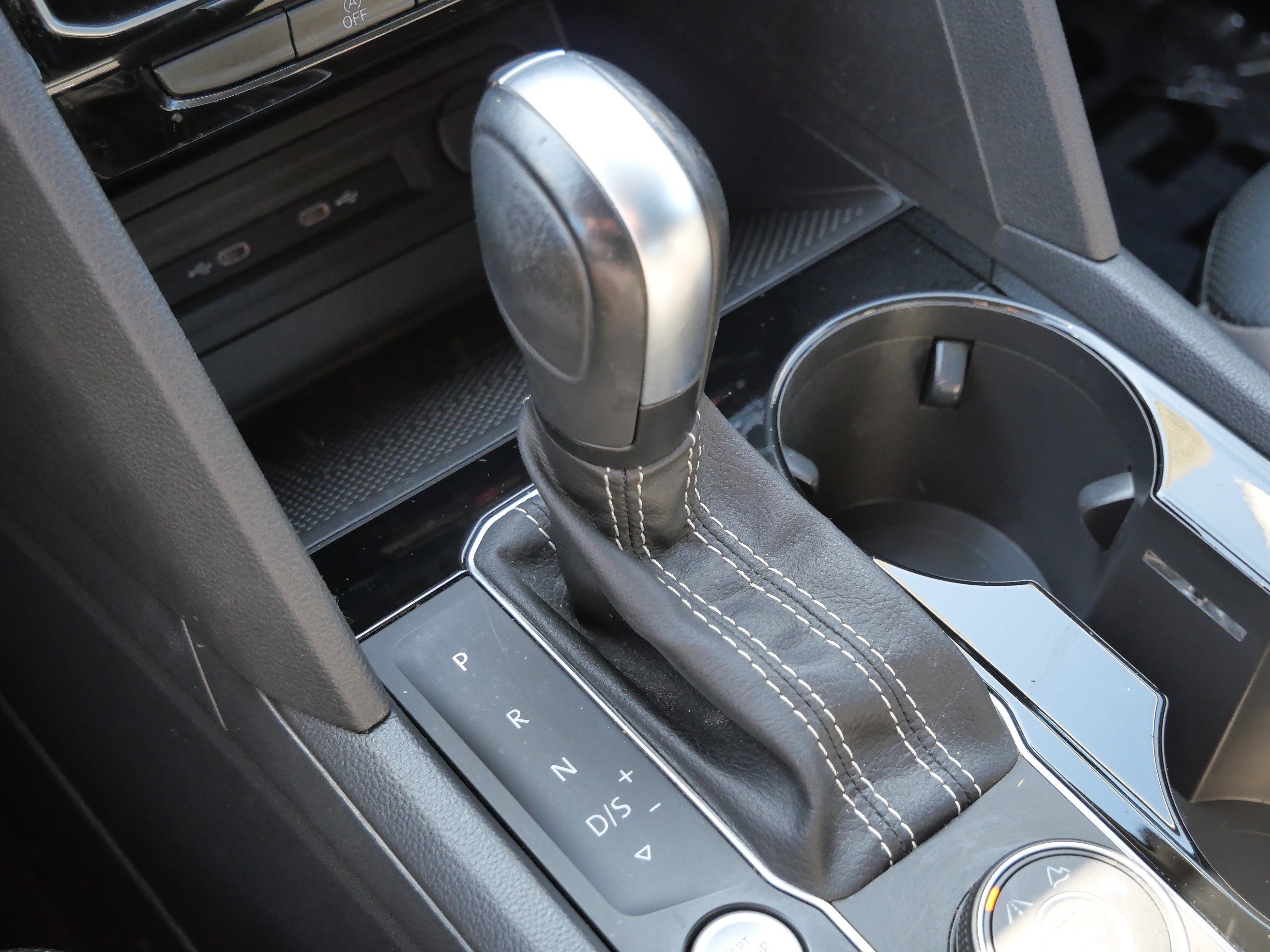 Used 2021 Volkswagen Atlas SEL Premium image 25