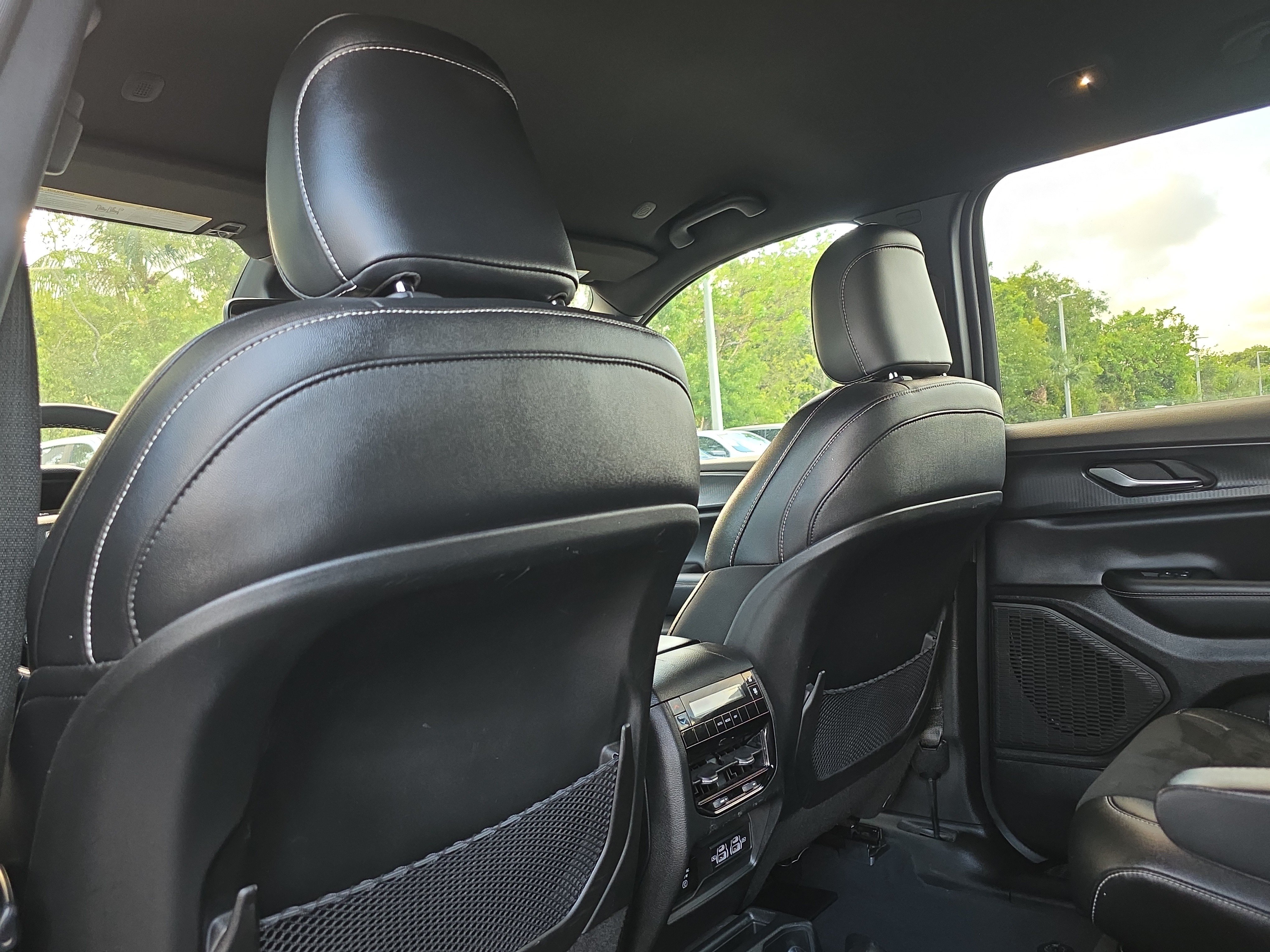 Used 2023 Jeep Grand Cherokee L Laredo RWD image 13