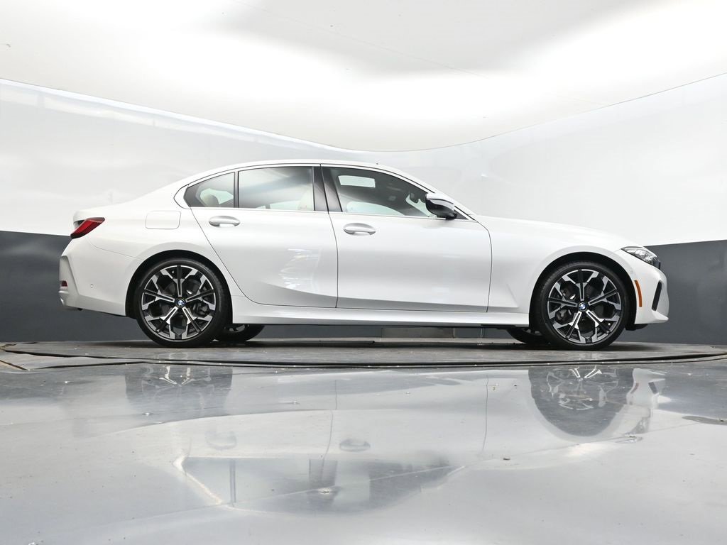Certified 2025 BMW 330i Sedan w/ Premium Package image 43