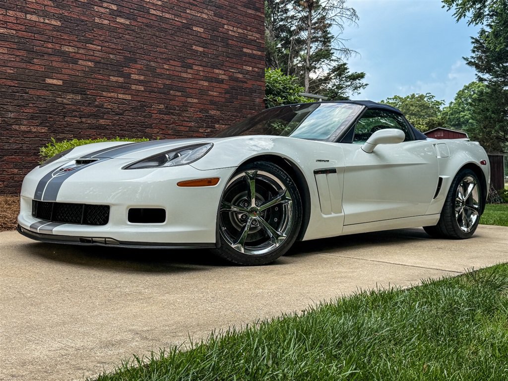 Used 2013 Chevrolet Corvette Grand Sport w/ 4LT Preferred Equipment Group RWD image 2