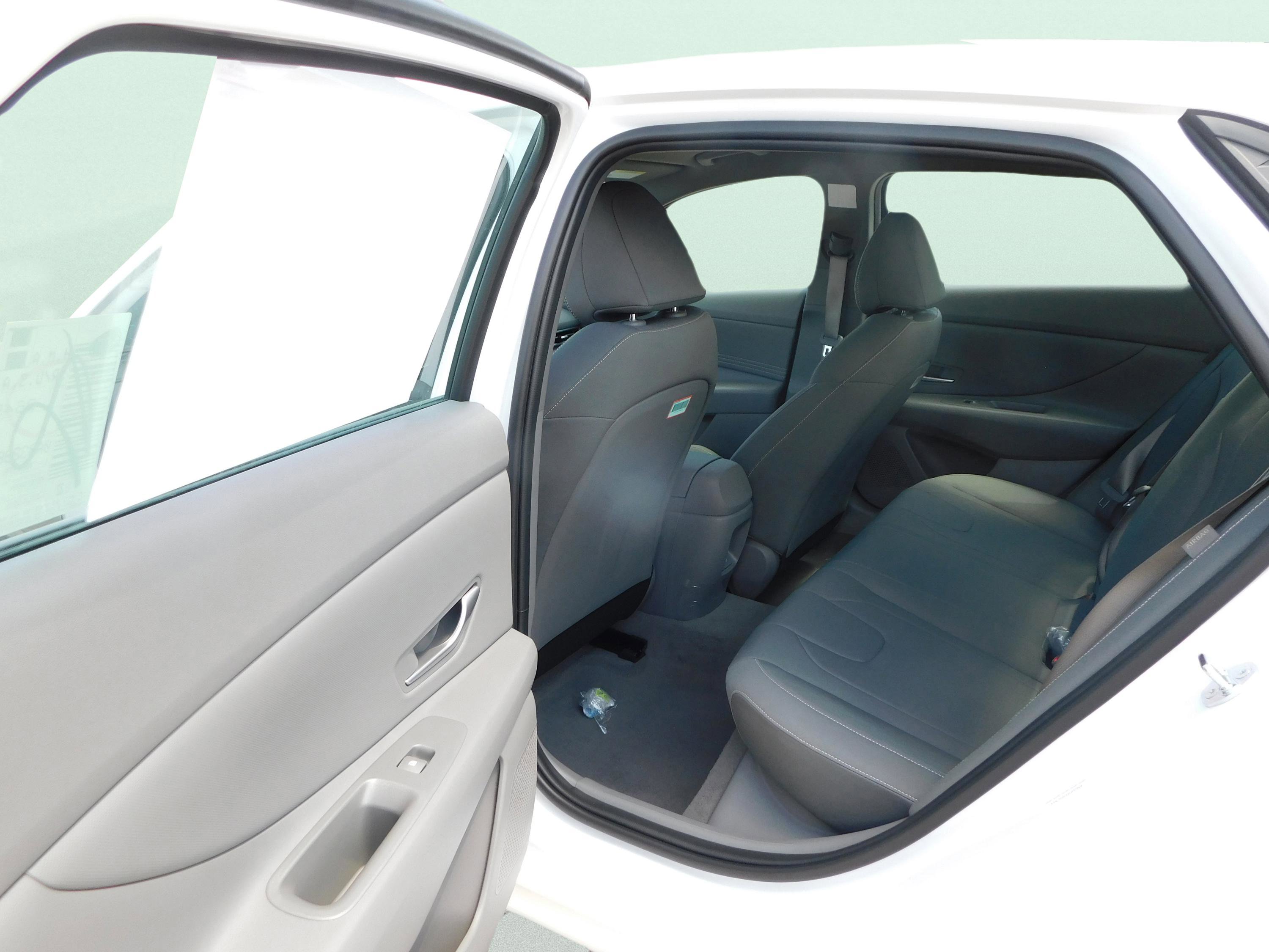 Certified 2025 Hyundai Elantra Sport image 10