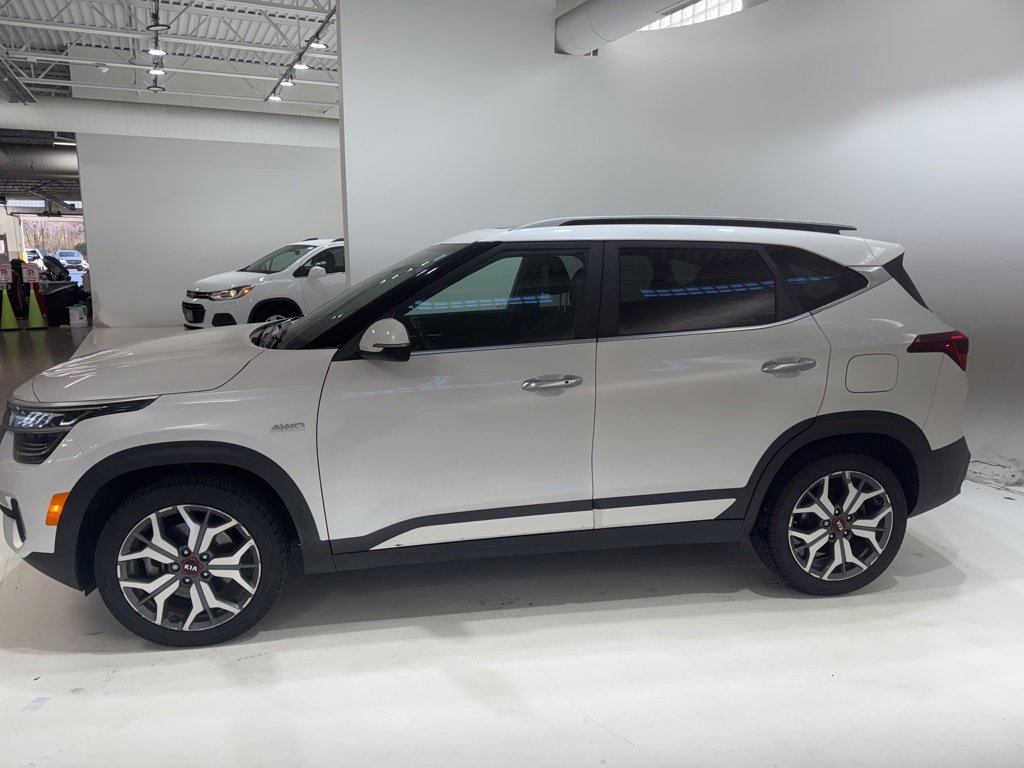 Used 2021 Kia Seltos SX w/ SX Sunroof Package image 3