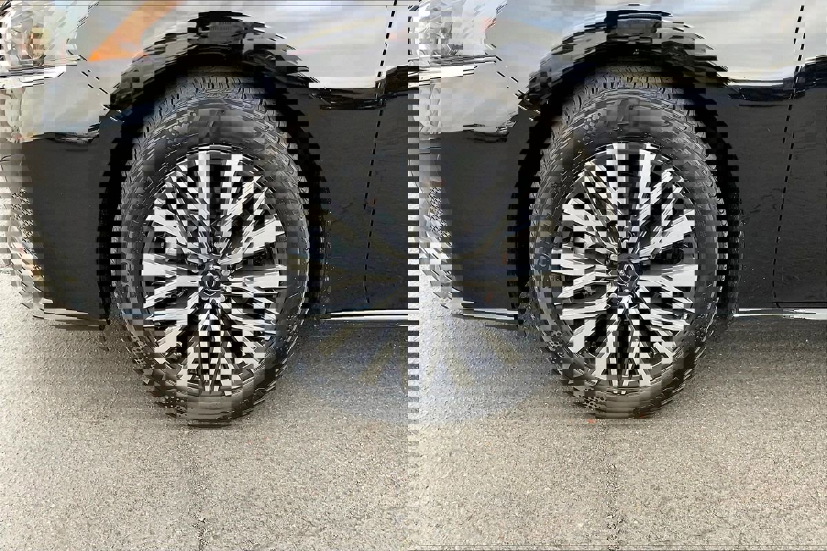 Used 2024 Nissan Altima 2.5 SV image 9