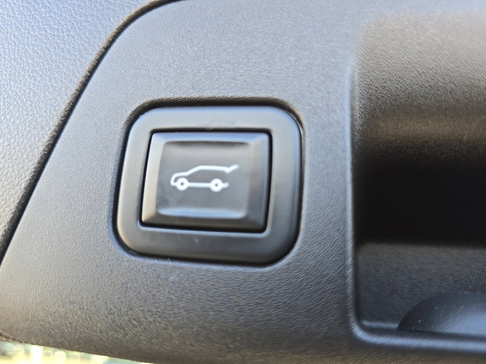 Used 2021 Buick Envision Essence image 24