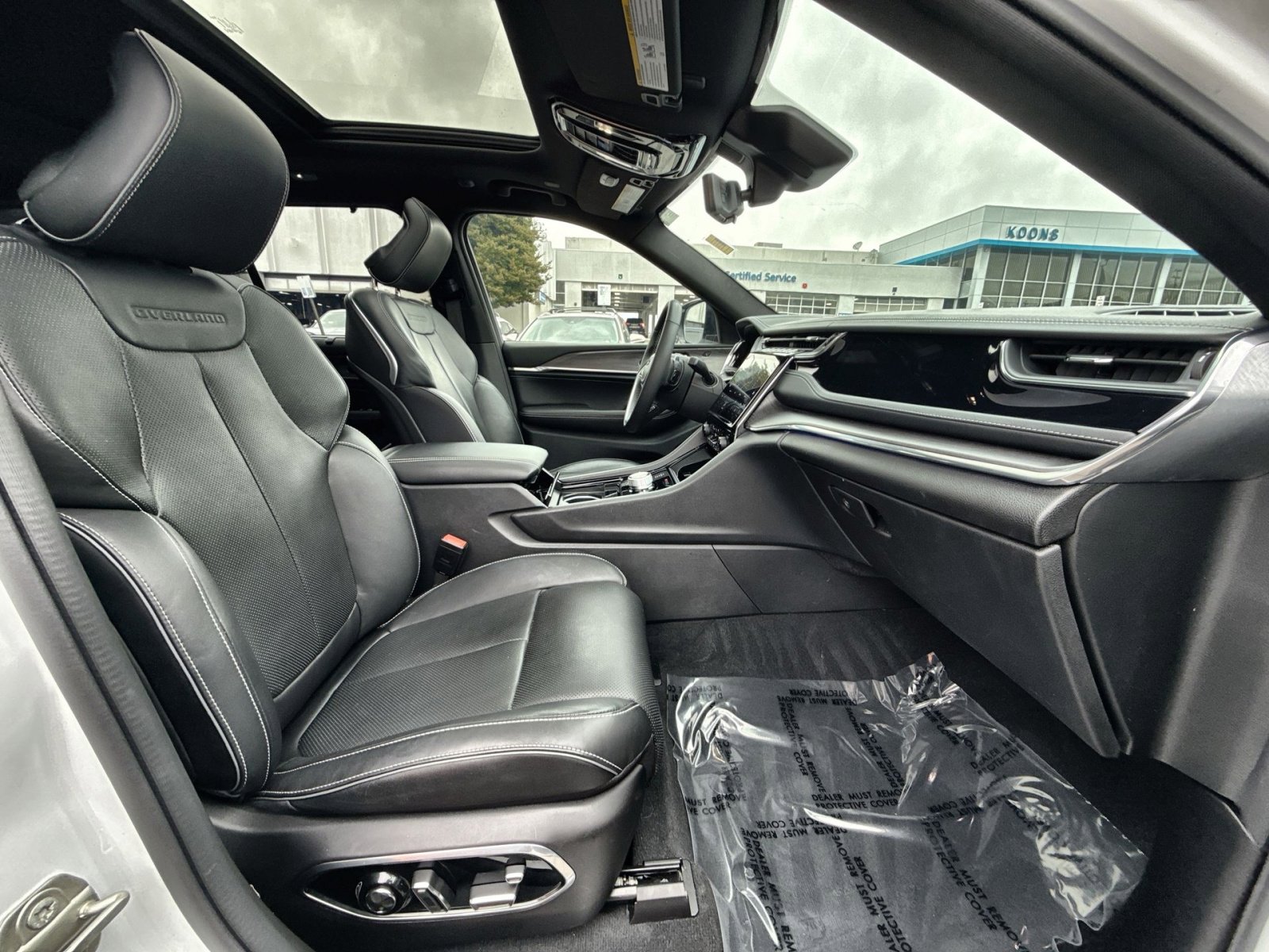 Used 2024 Jeep Grand Cherokee Overland w/ Luxury Tech Group IV image 27