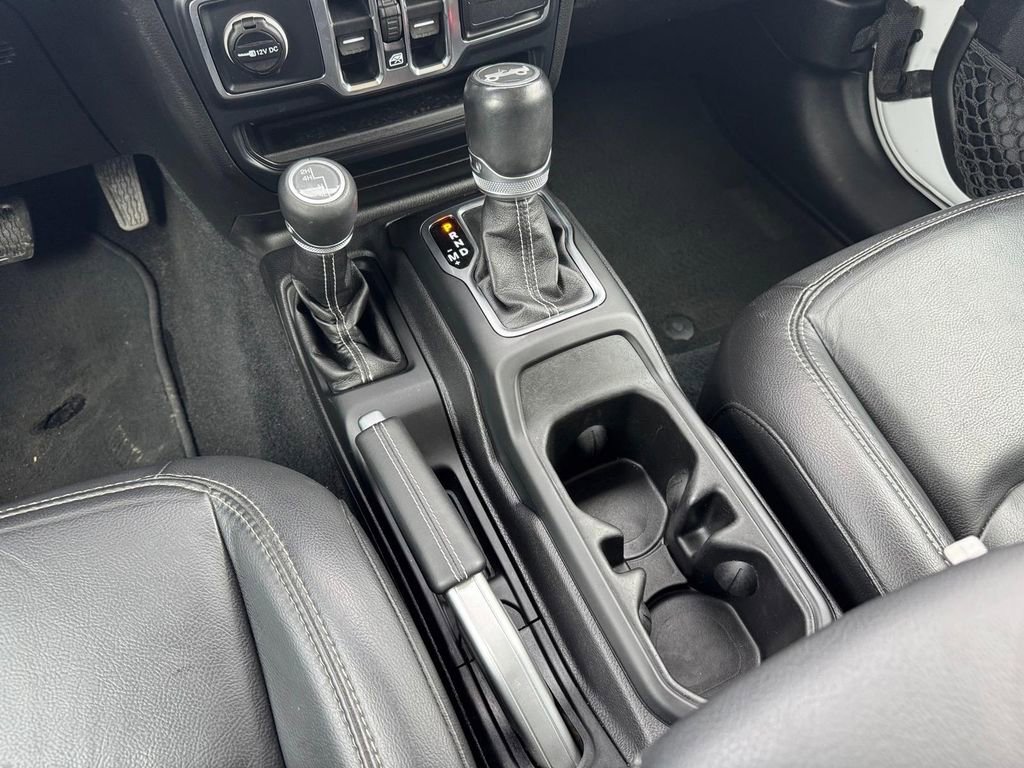 Used 2019 Jeep Wrangler Unlimited Sahara w/ Dual Top Group AWD/4WD image 16