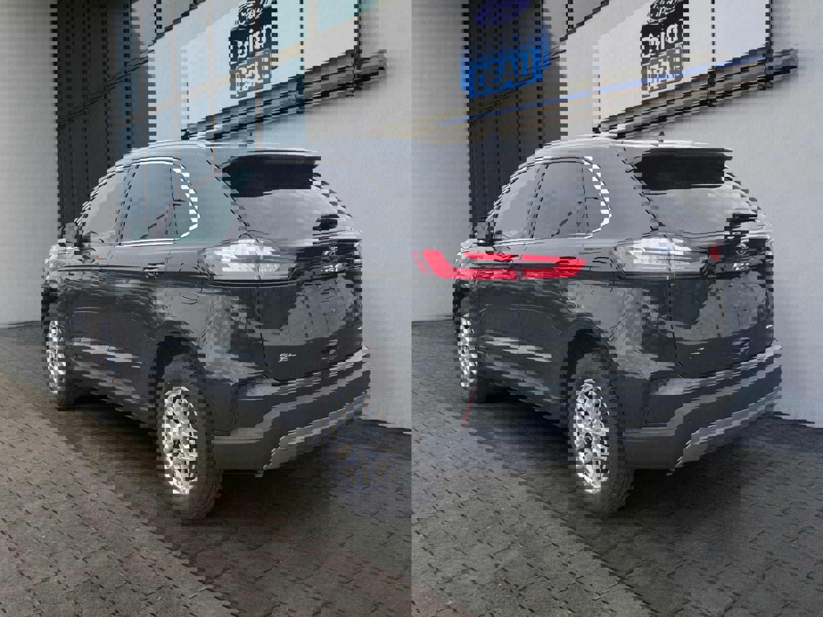 Used 2024 Ford Edge SEL w/ Convenience Package image 2