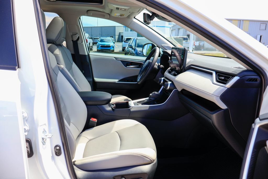 Used 2025 Toyota RAV4 Limited FWD image 10
