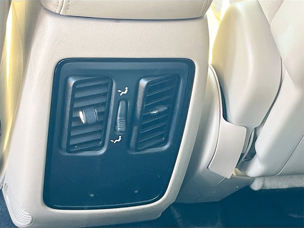 Used 2021 Dodge Durango SXT image 24