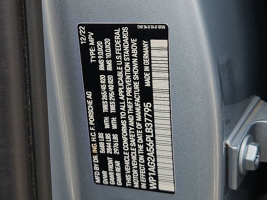 Certified 2023 Porsche Macan S image 28