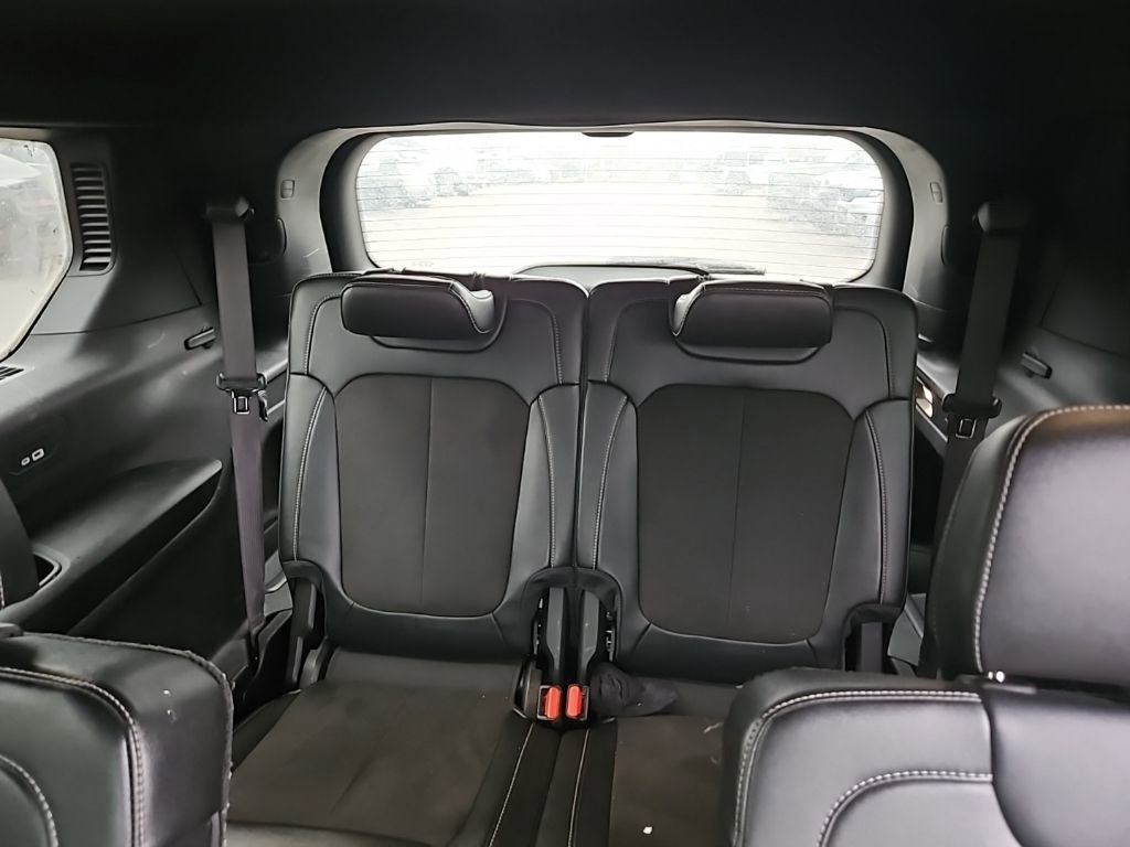 Used 2023 Jeep Grand Cherokee L Laredo image 14