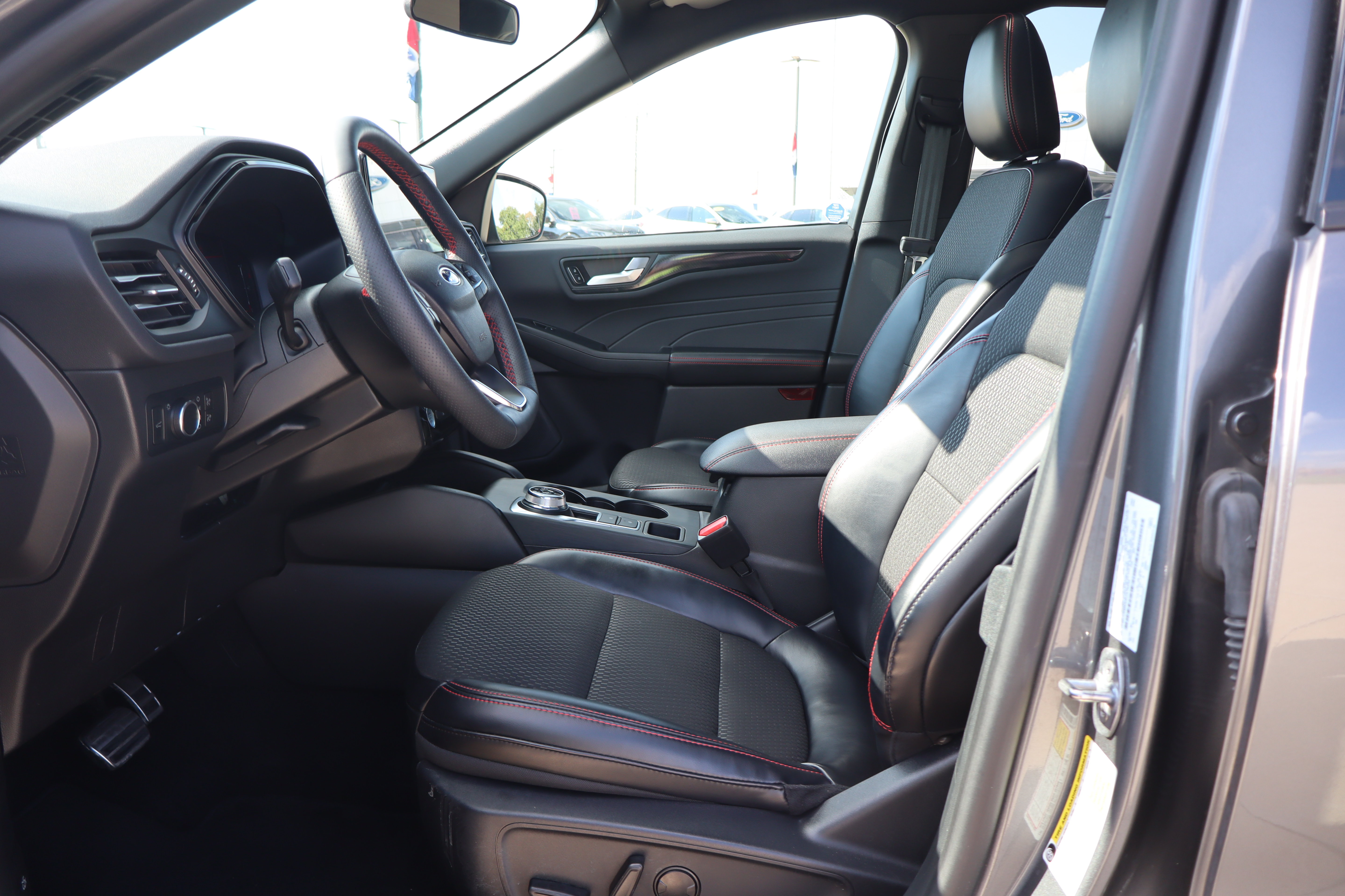 Used 2024 Ford Escape ST-Line w/ Tech Pack #1 AWD/4WD image 9