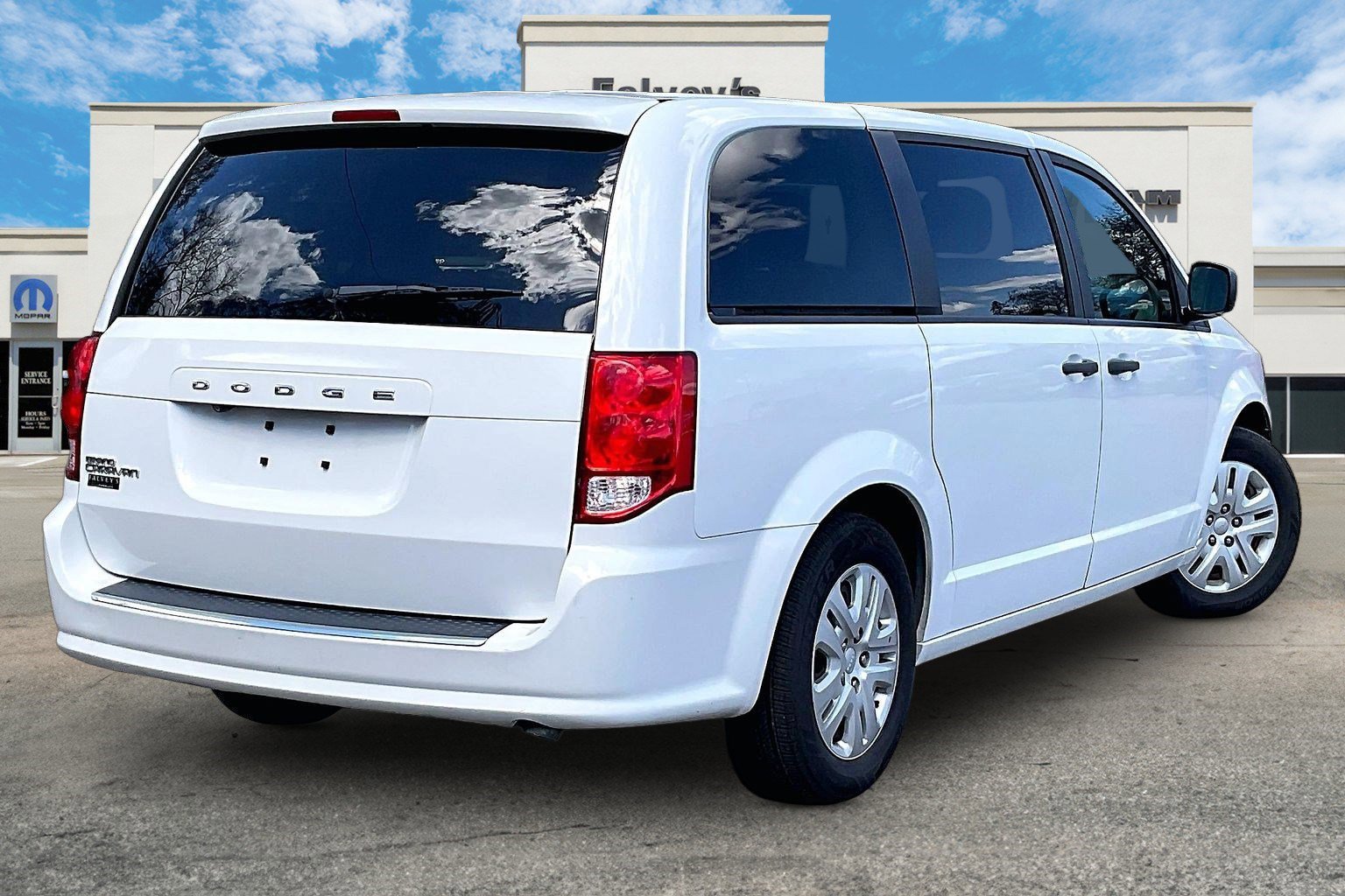 Used 2019 Dodge Grand Caravan SE FWD image 2