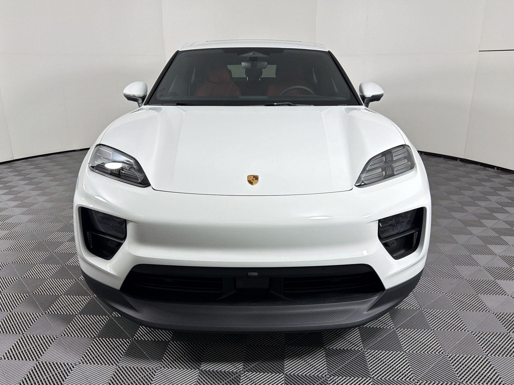 Used 2026 Porsche Macan Electric RWD image 6