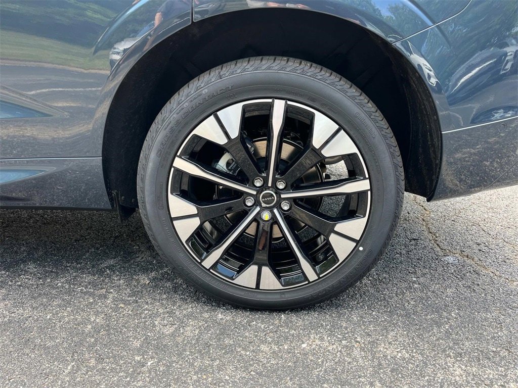 Certified 2026 Volvo XC60 B5 Plus w/ Protection Package Premier AWD/4WD image 11