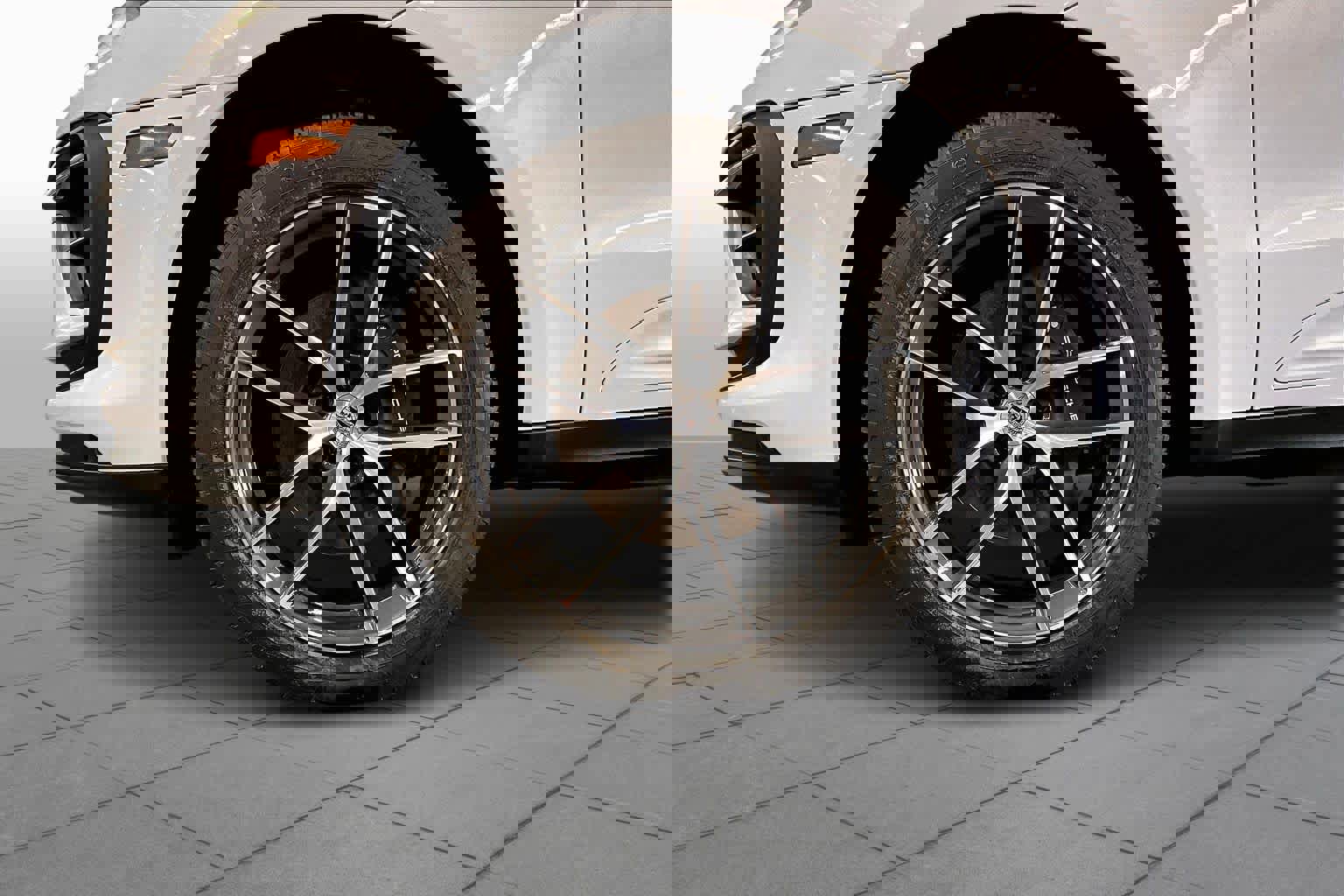 Used 2025 Porsche Macan image 11