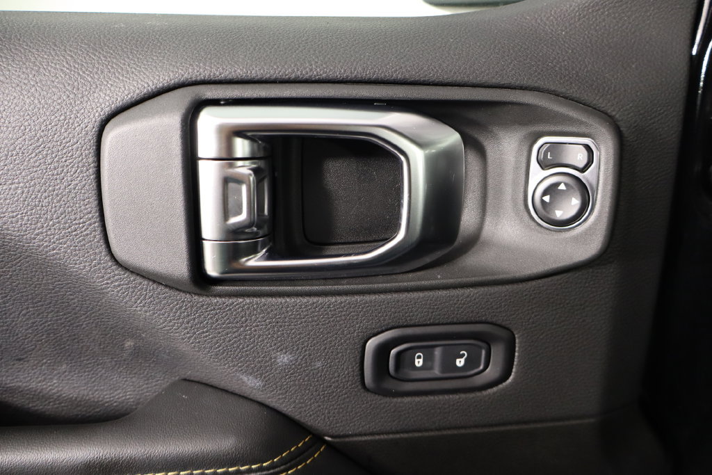 Used 2025 Jeep Wrangler Unlimited Sahara AWD/4WD image 20
