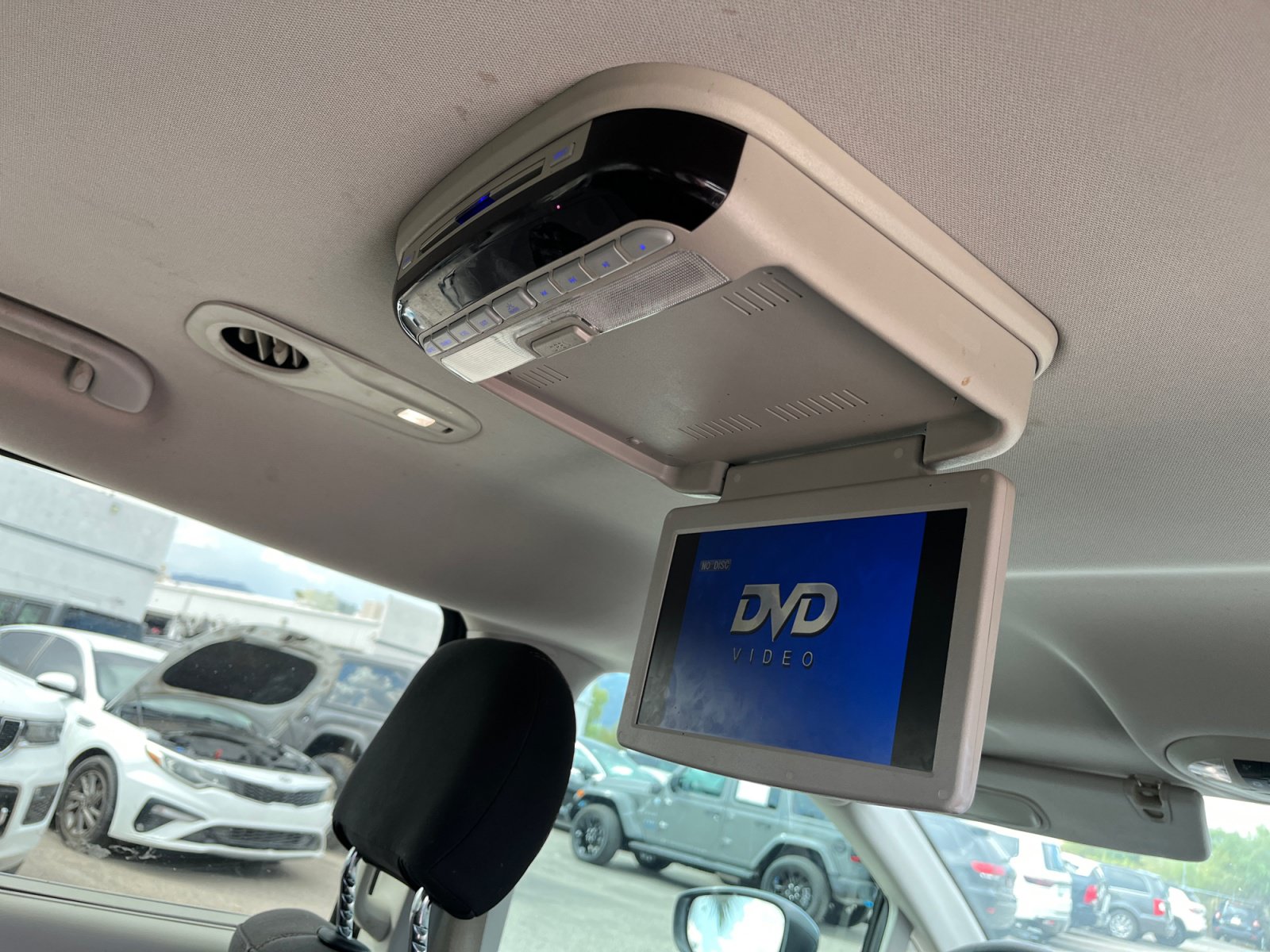 Used 2018 Chrysler Pacifica Touring Plus w/ Tire & Wheel Group FWD image 31