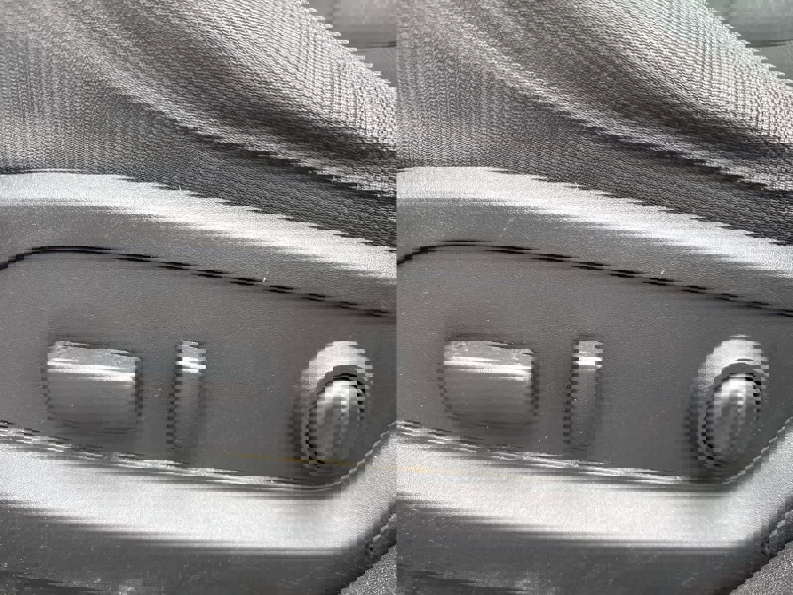 Used 2016 GMC Acadia SLE image 16