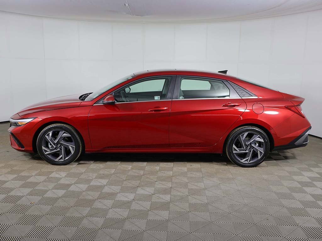 Certified 2025 Hyundai Elantra Limited image 15