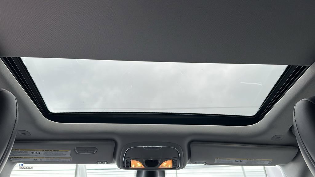 Used 2020 Jeep Cherokee Trailhawk image 16