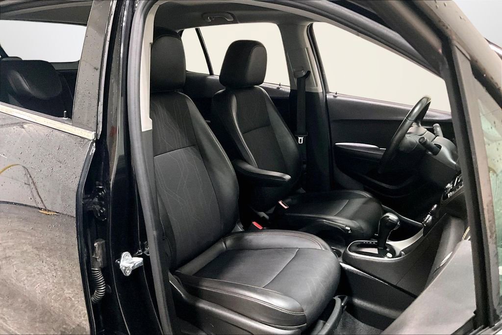 Used 2019 Chevrolet Trax LT w/ LT Convenience Package image 26