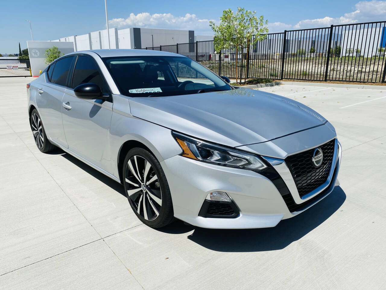 Used 2022 Nissan Altima 2.5 SR image 2