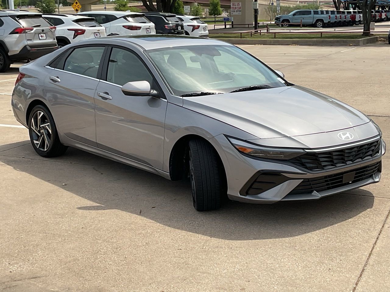 Used 2025 Hyundai Elantra SEL image 4