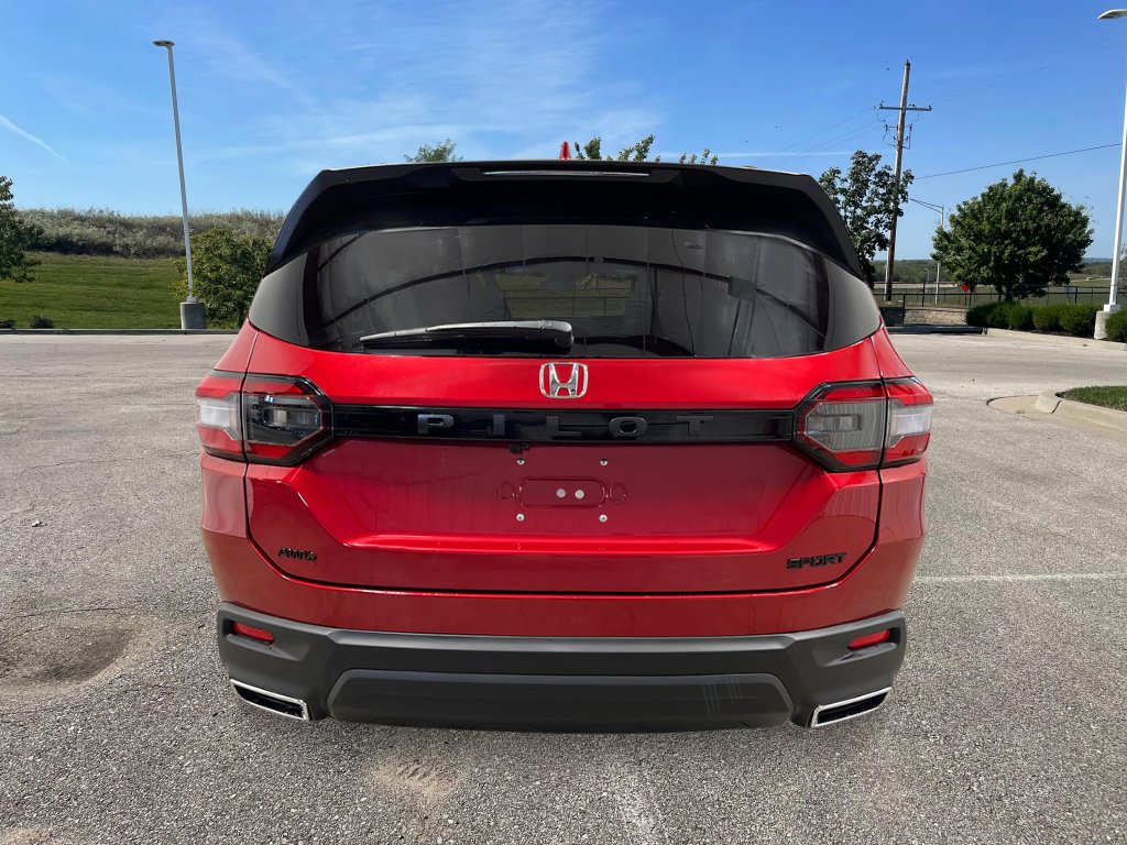 New 2025 Honda Pilot Sport image 4