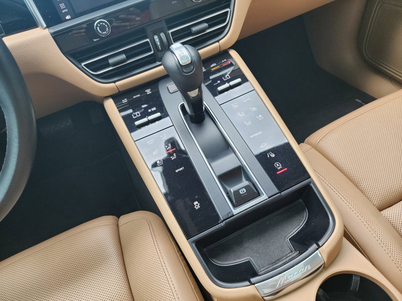 Used 2023 Porsche Macan image 15