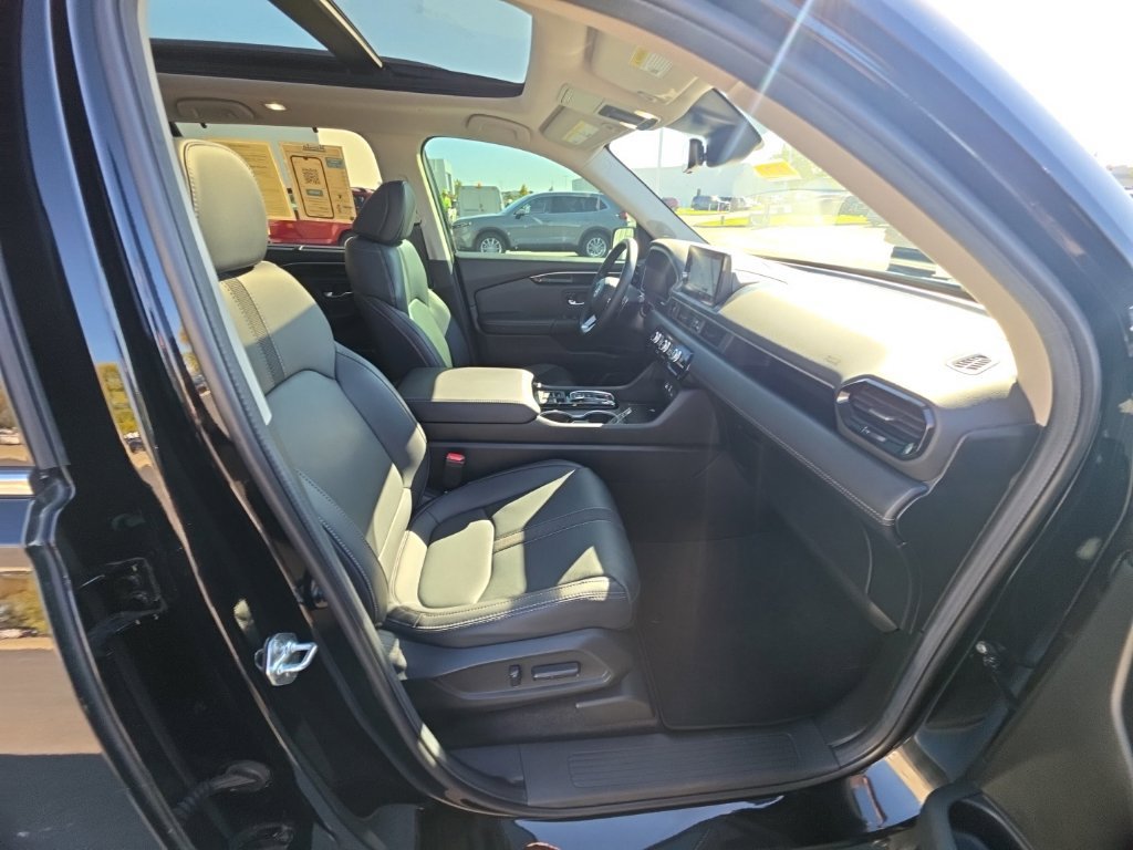 Certified 2024 Honda Pilot Touring image 36