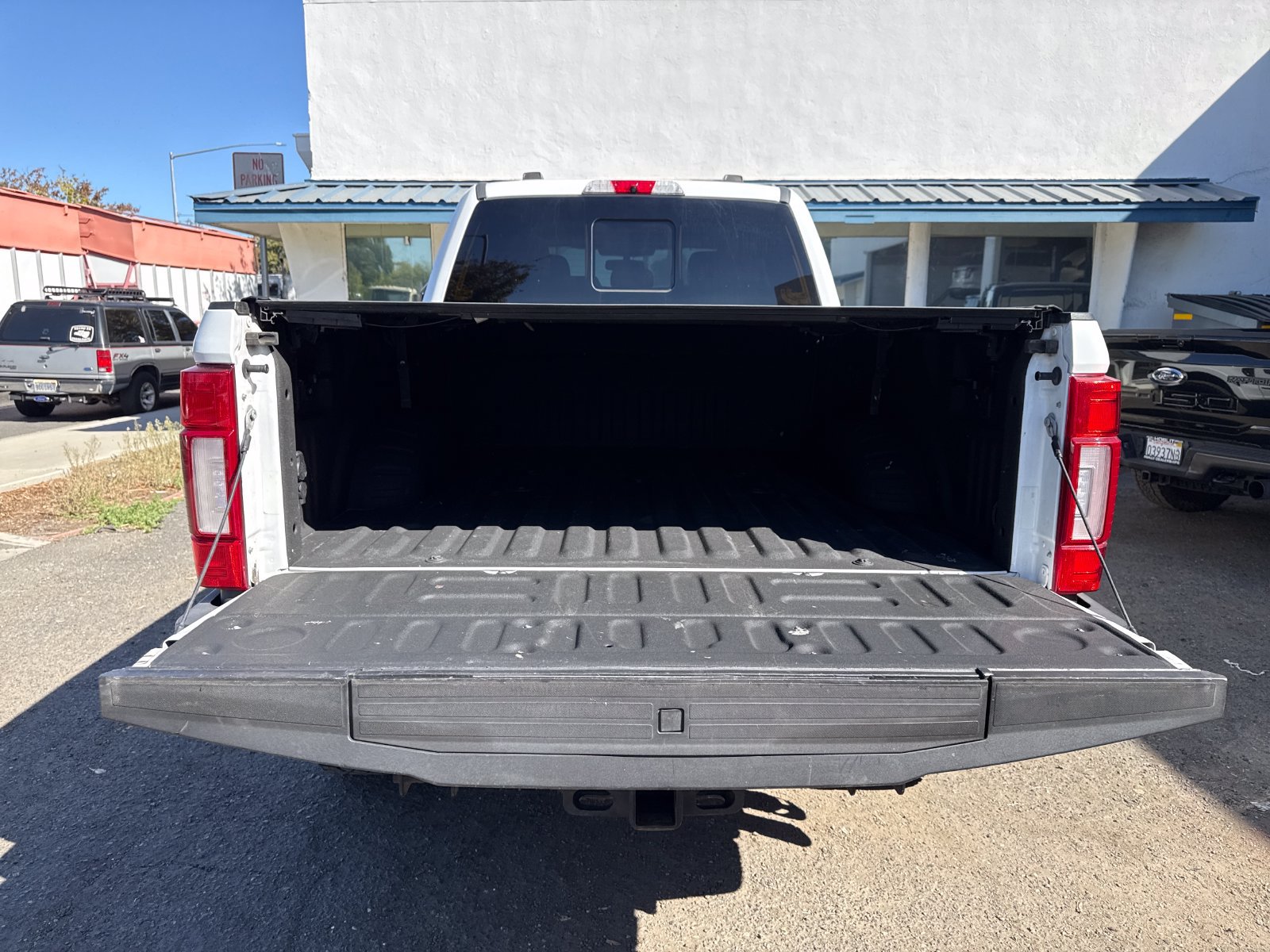 Used 2022 Ford F350 Lariat w/ Tremor Off-Road Package AWD/4WD image 23