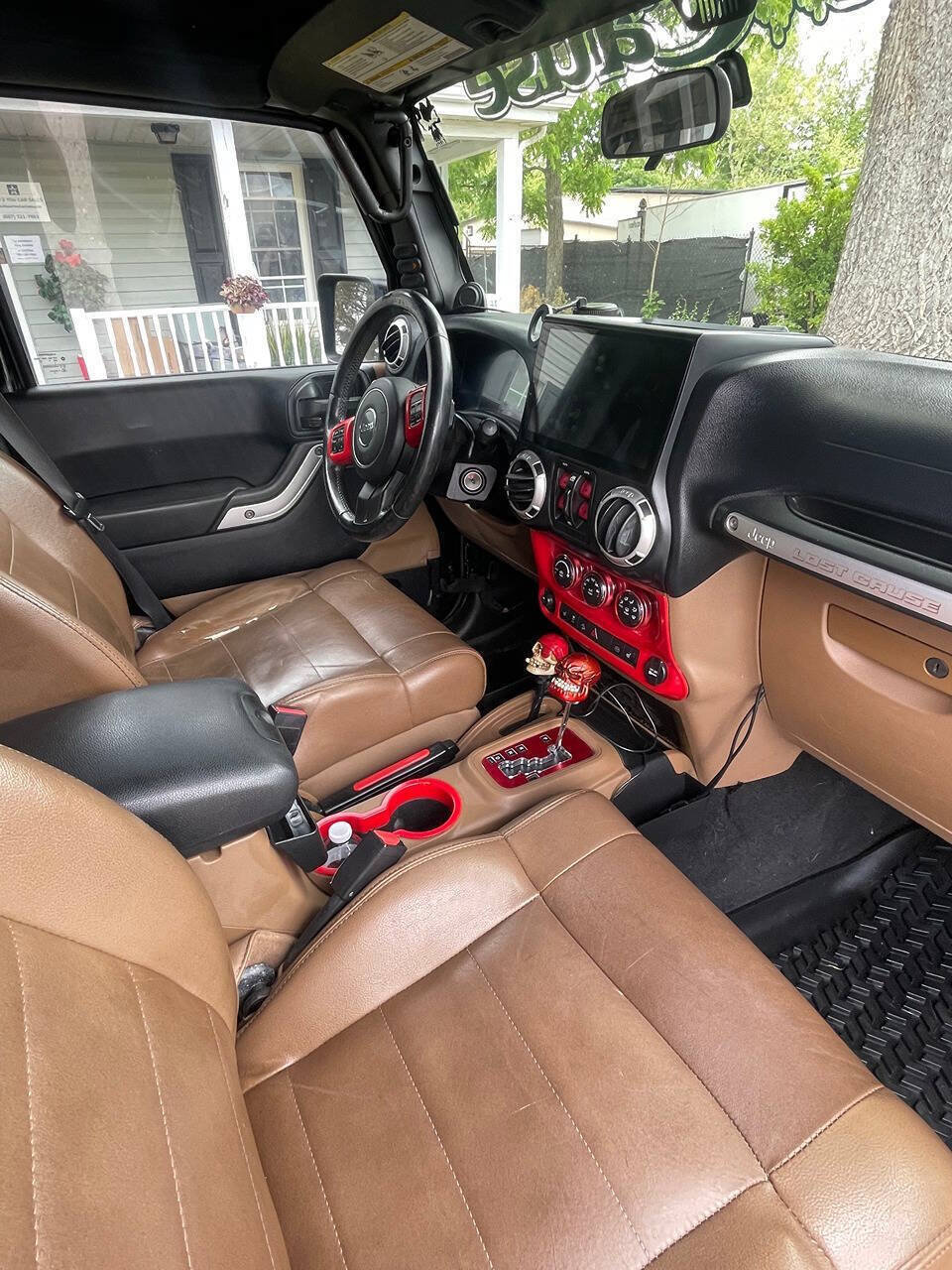 Used 2012 Jeep Wrangler Unlimited Sahara w/ Dual Top Group AWD/4WD image 4