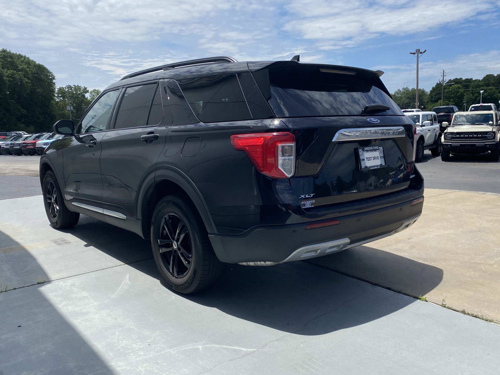 Used 2023 Ford Explorer XLT w/ Equipment Group 202A AWD/4WD image 10